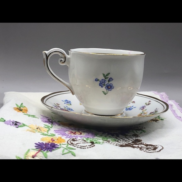 Aynsley D1356 Bone China Teacup and Saucer Garden Gate - Picture 2 of 7